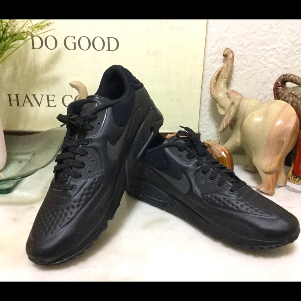 MEN BLACK NIKE AIRMAX